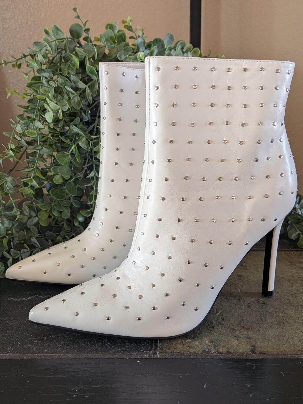 NWT! Nine West White Studded Padded Farrah Pointy Toe Stiletto Booties Size 9.5M